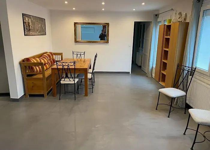 Maison Confortable Pour 10 Personnes Avec Jacuzzi